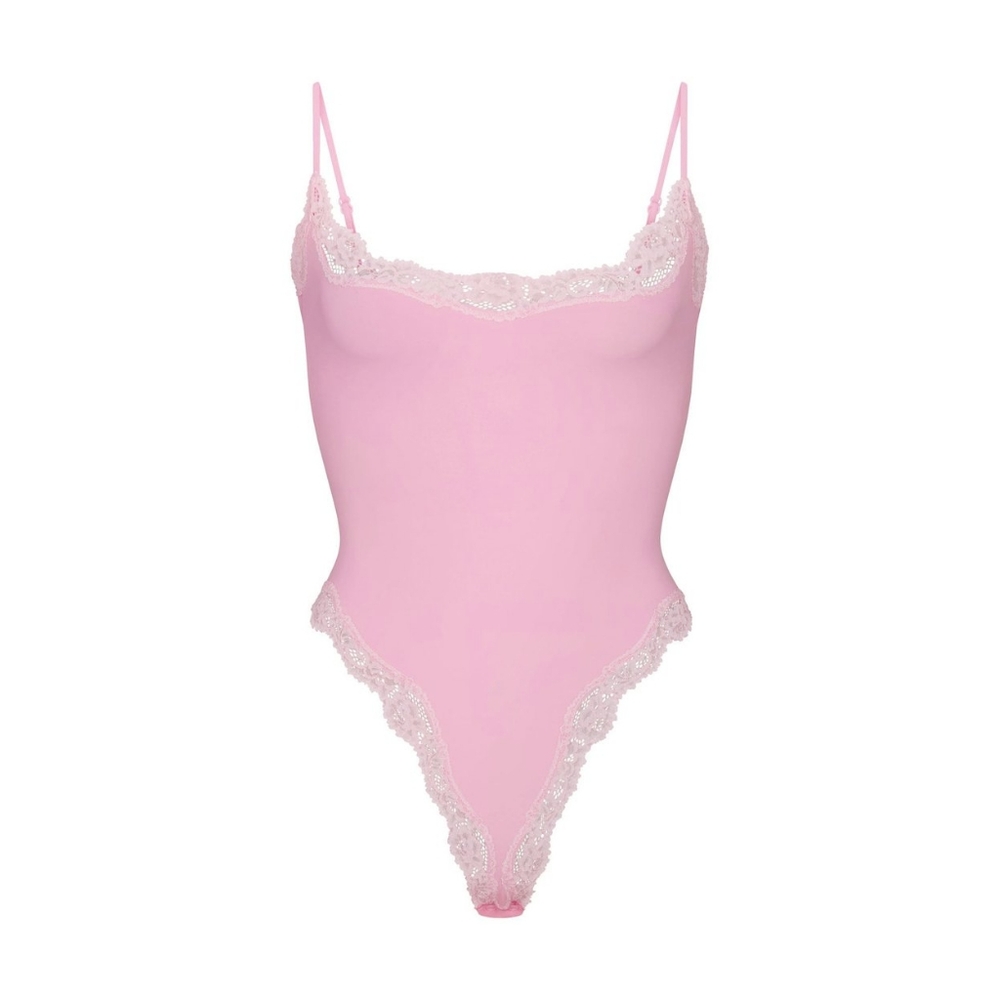BB1. NWT SKIMS FITS EVERYBODY LACE CAMI BODYSUIT IN BUBBLEGUM TONAL - Picture 2 of 8
